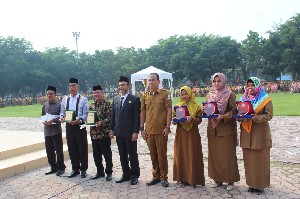 19 Tenaga Kependidikan Terima Penghargaan Hardikda